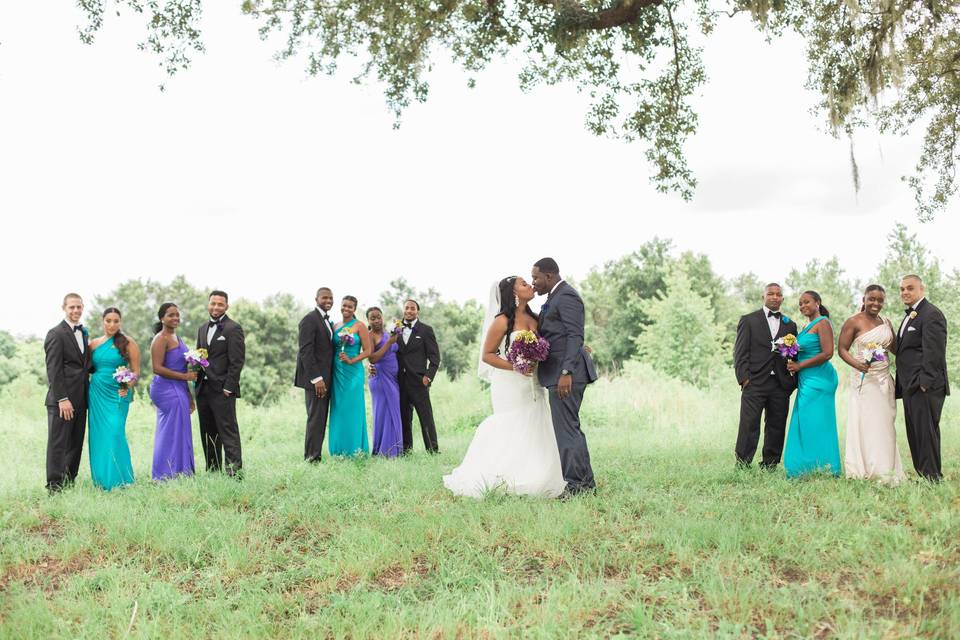 Couple with the bridesmaids and groomsmen