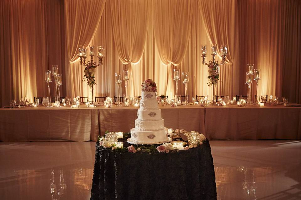 Cake design and elegant lighting