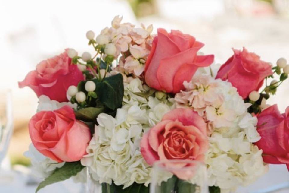 Coral rose summer centerpiece