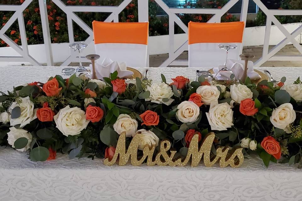 Mr & Mrs Sweetheart Table