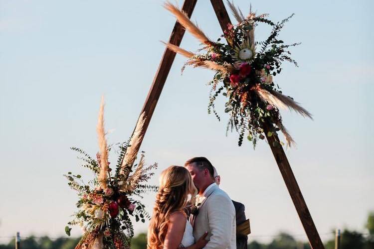 Amazing ceremony arch