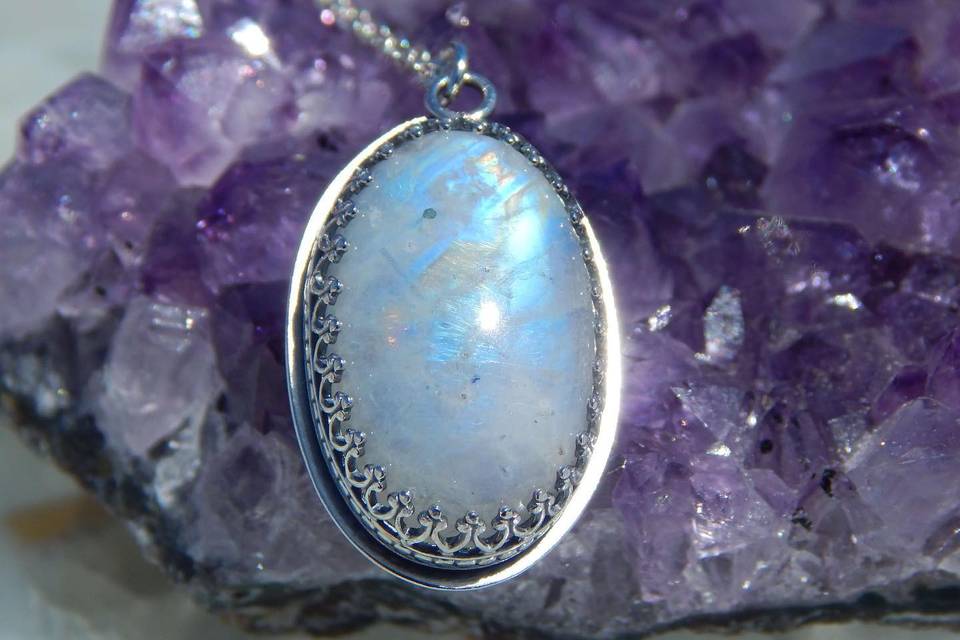 Oval pendant