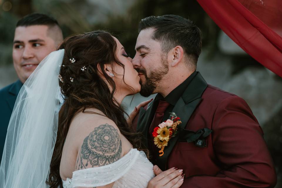Reno Wedding Kiss
