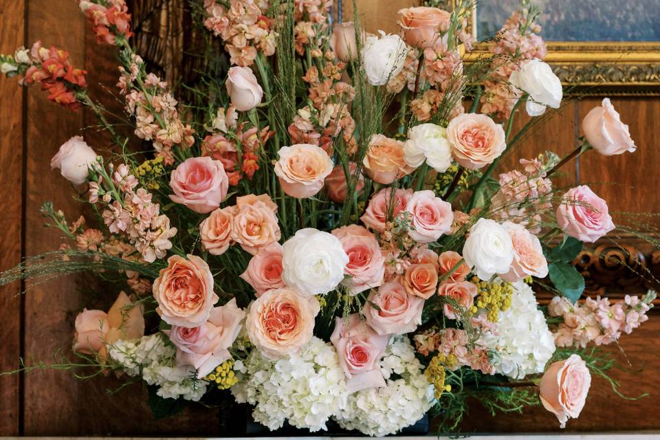 Mantel arrangement