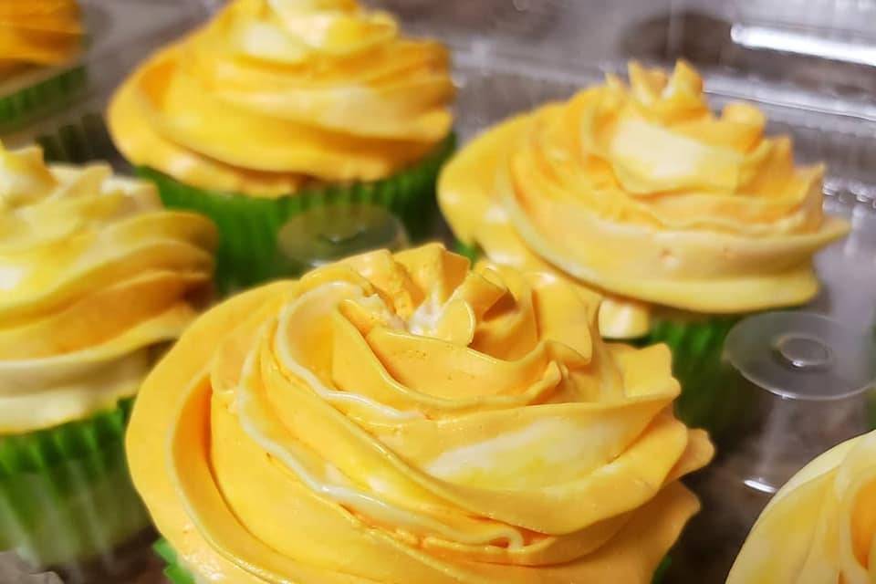 Vanilla cupcakes w/ bold color