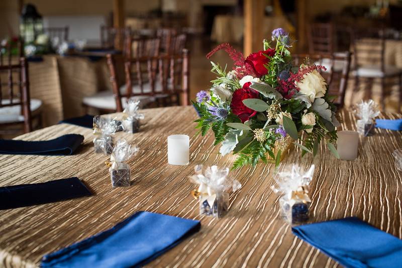 Table setting and centerpiece