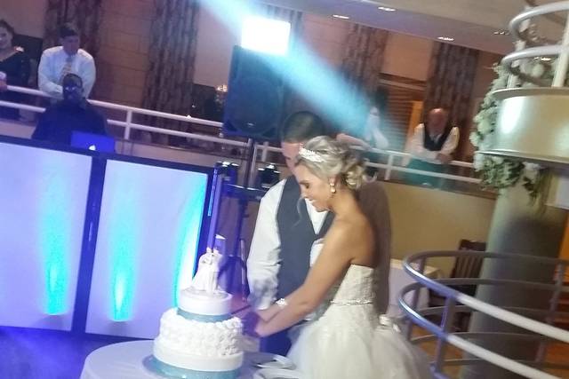 Cake cutting