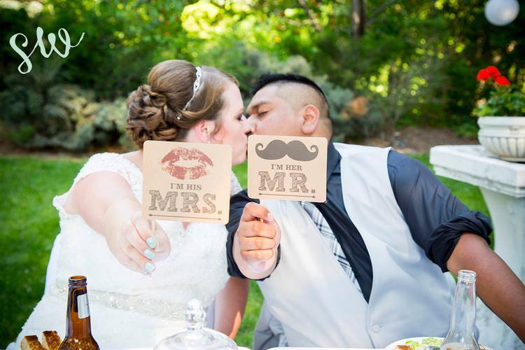 Kisses Mr. & Mrs.
