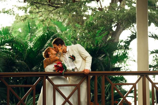 Royalton wedding with couple