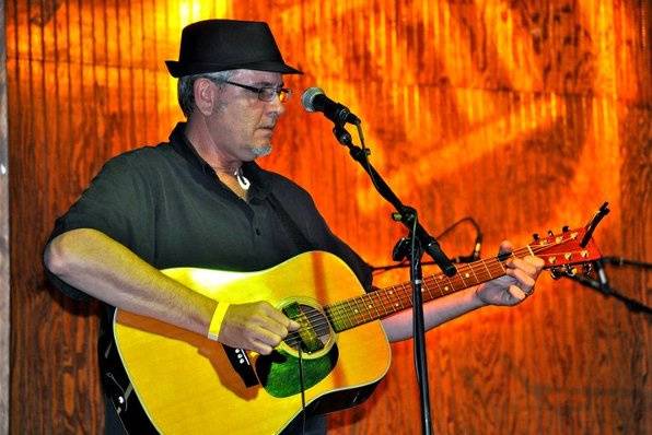 A solo performance at he Capital Ale House, Richmond, Virginia 2009