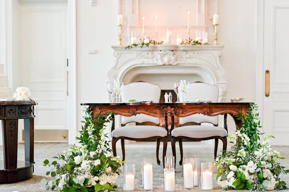 Elegant and chic wedding decor