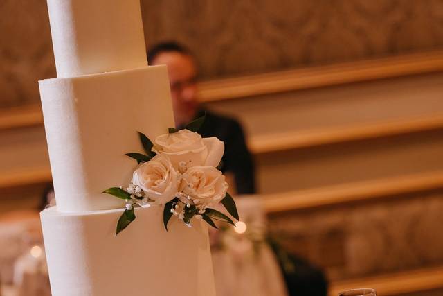 Elegant Classic Wedding Cake