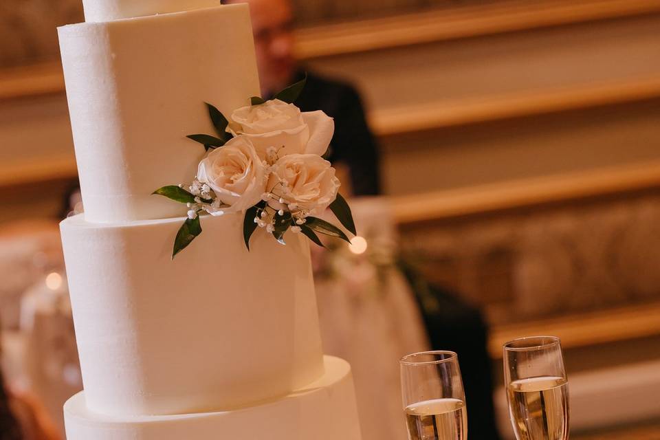 Elegant Classic Wedding Cake