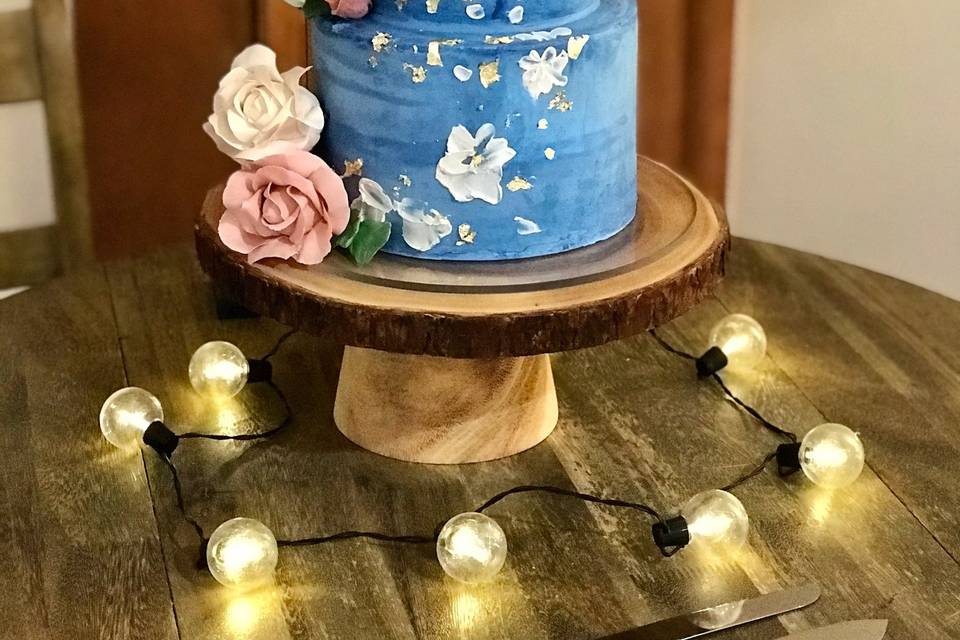 Rustic blue cake with sugar flowers