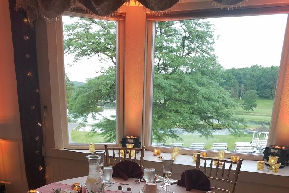 Sweetheart's table with flowers