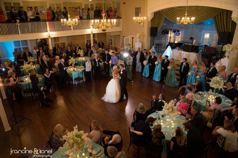 Elegant Entertainment DJ and Video Services