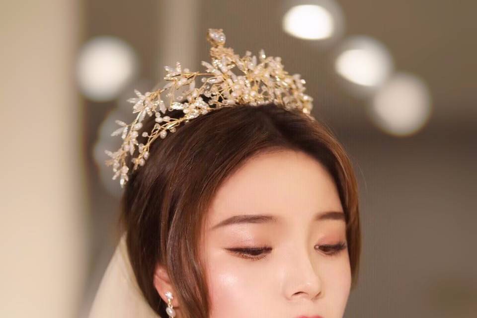 Glittering gold crown