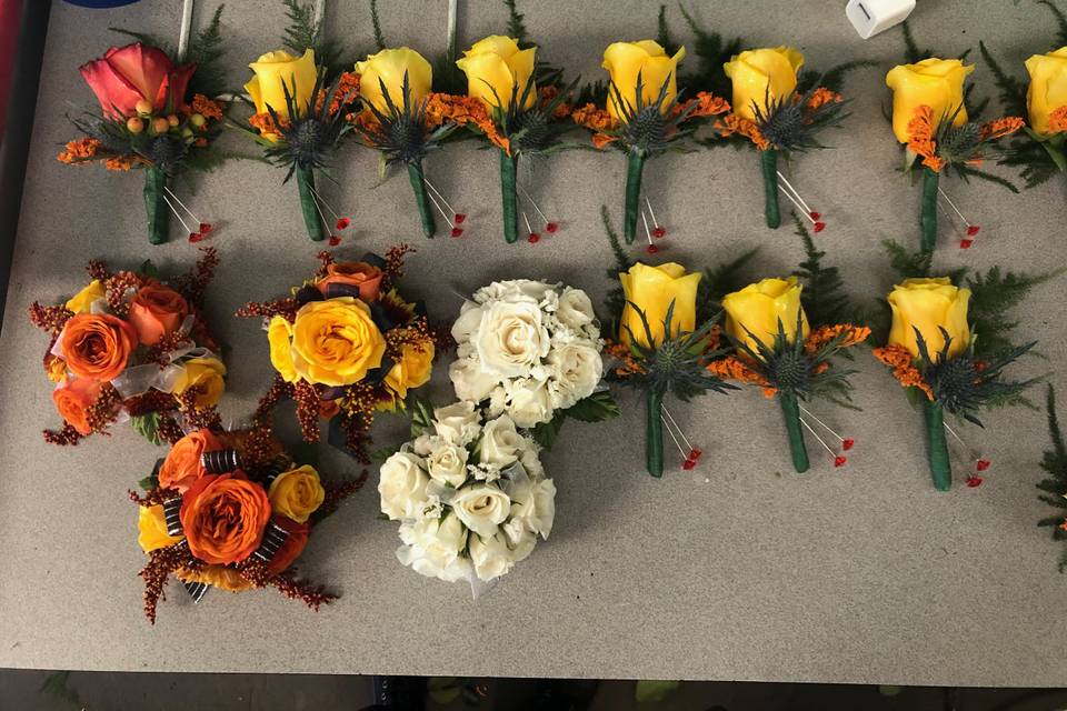 Boutonnieres + corsages