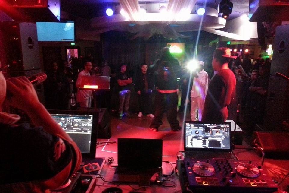 DJ mixer