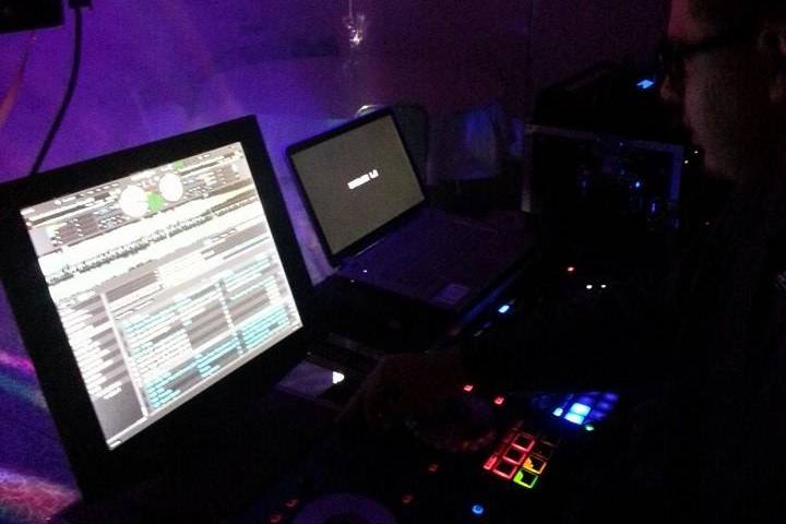 DJ mixer