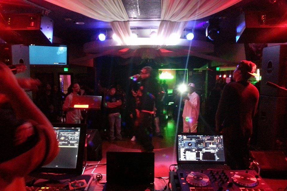 DJ mixer