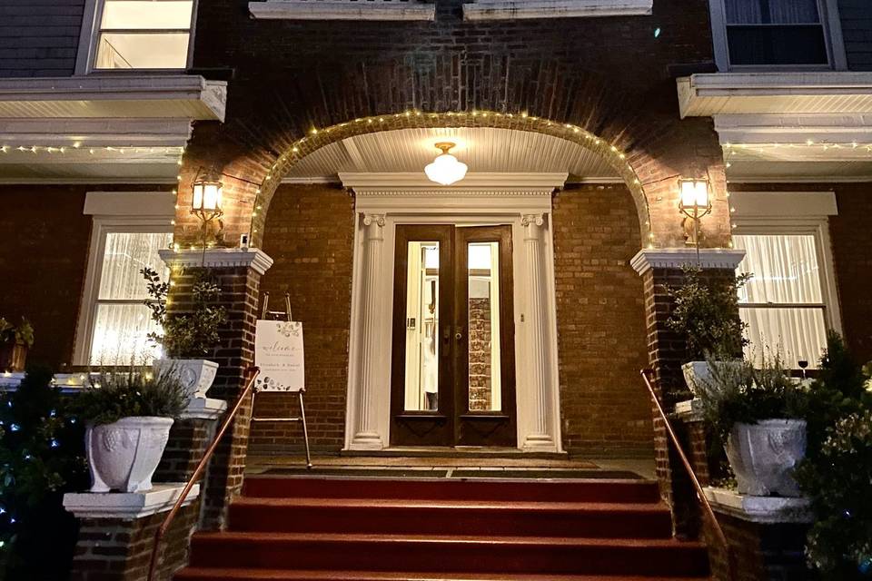 Urbane Arts Club at night