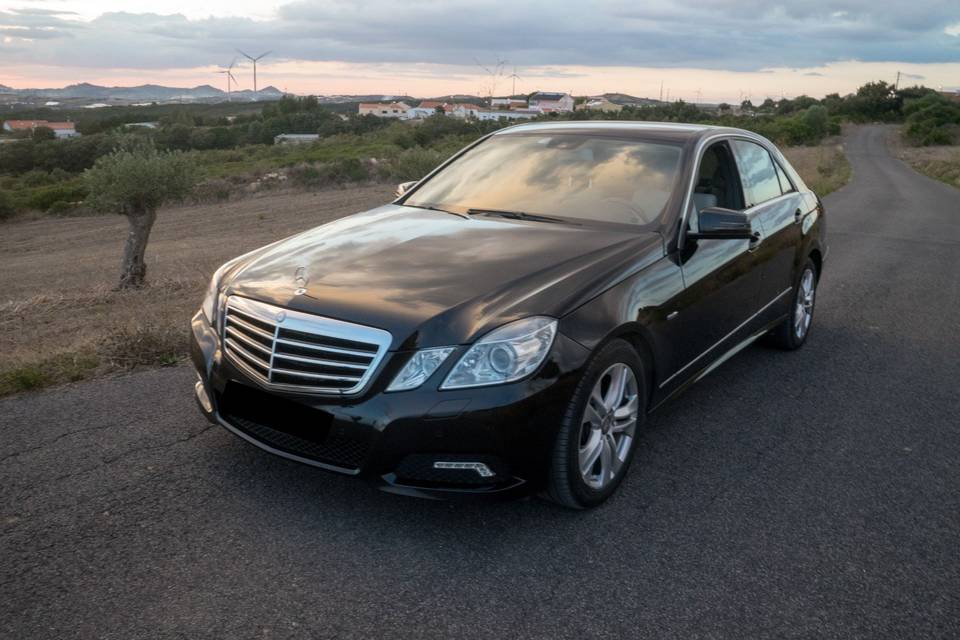 Black Mercedez-Benz E350 CDI