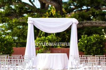 A beautiful and chic ceremony