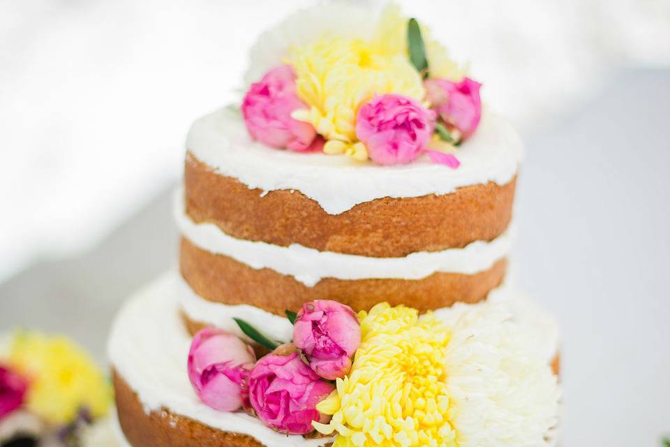 Naked cake adorned with floral