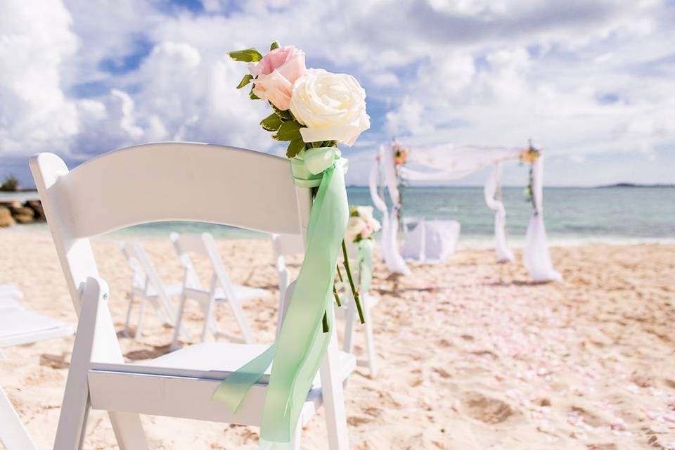 Soft colors for a beach-side Ceremony