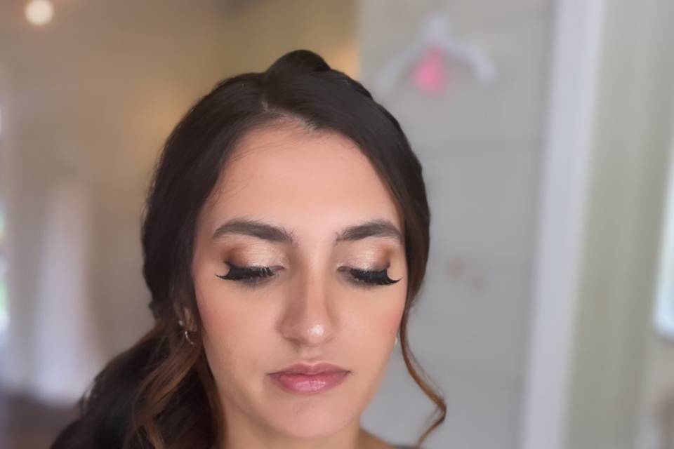 Makeup and hairstyle