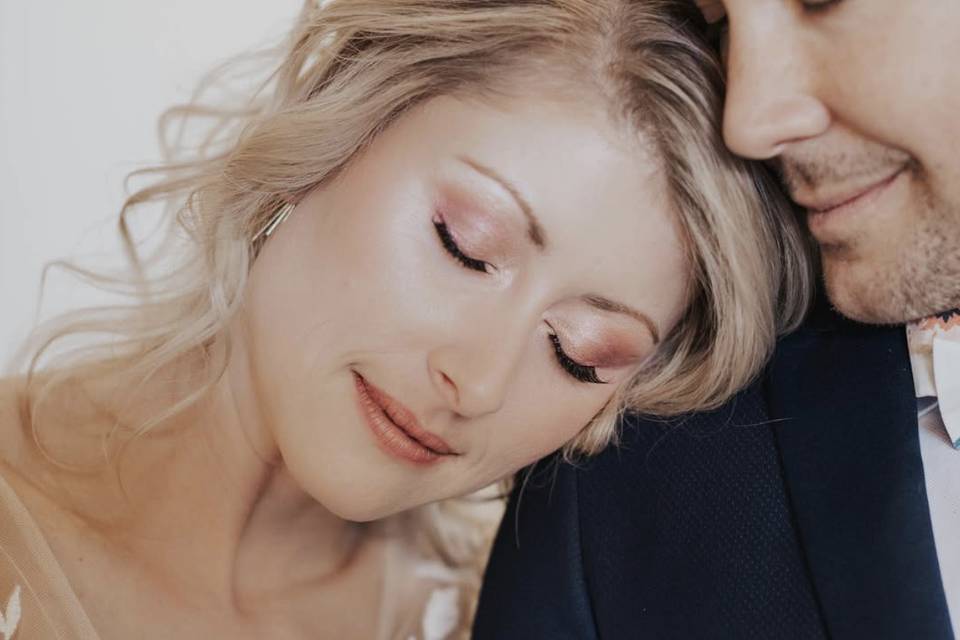 Soft peach eyeshadow