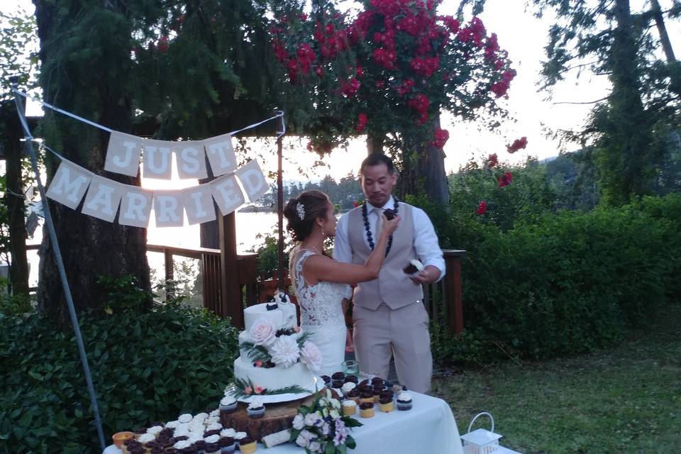 Couple sharing the cake