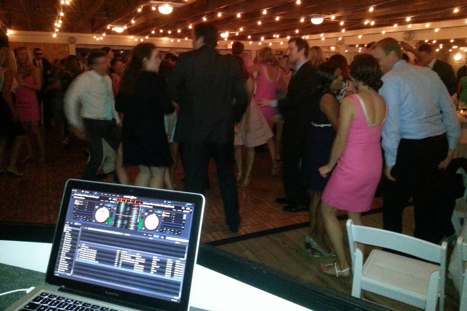 Mystique Entertainment DJ & Uplighting