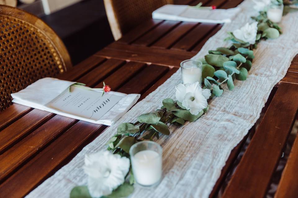 Simple green and white garland