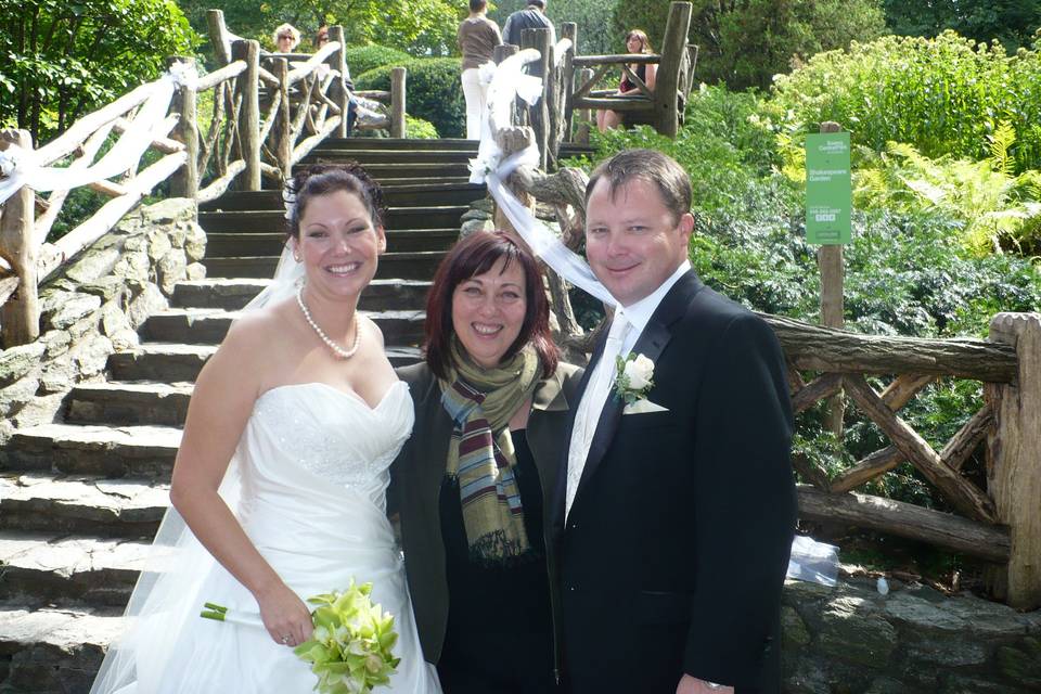 Couple with the officiant