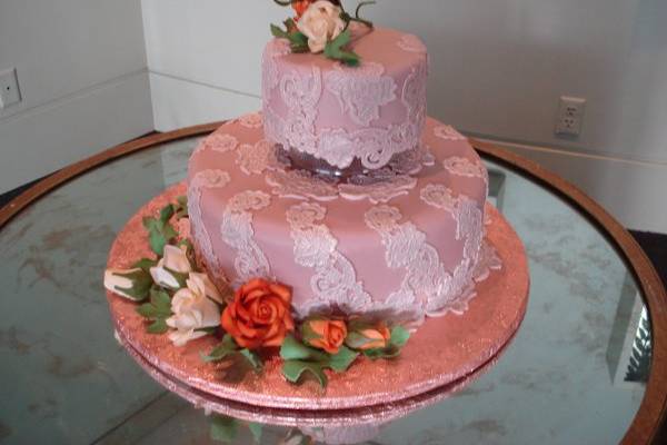 4-tier wedding cake with lining and flowers