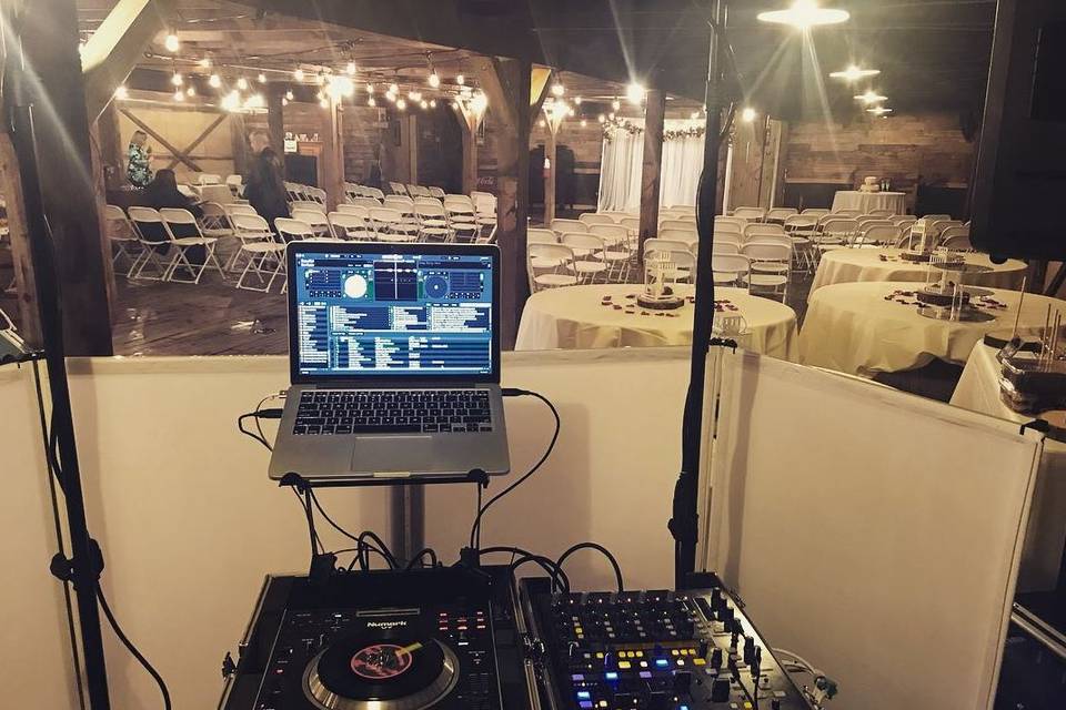DJ mixer
