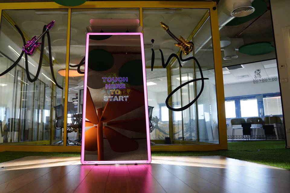 LED Frame Mirror Photo Booth