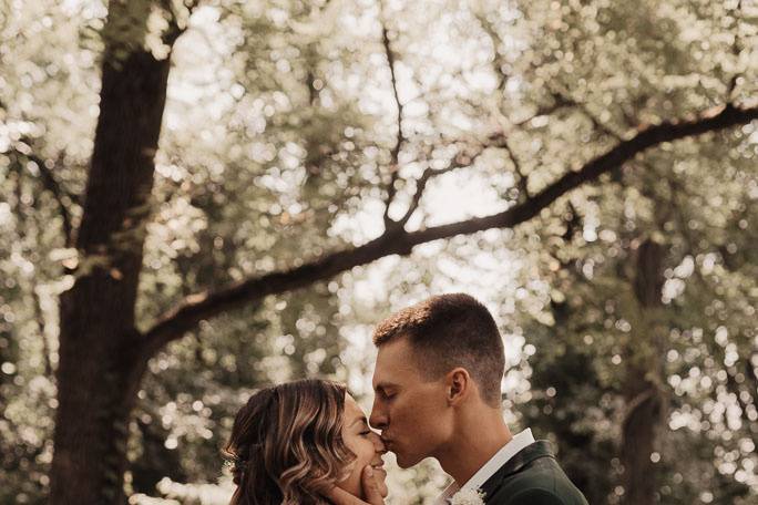 Michigan backyard wedding