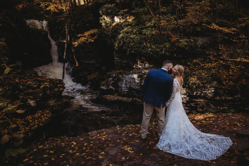 Kiss by the falls
