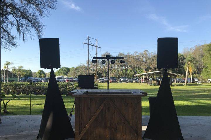 Rustic DJ Bar Intimate Package