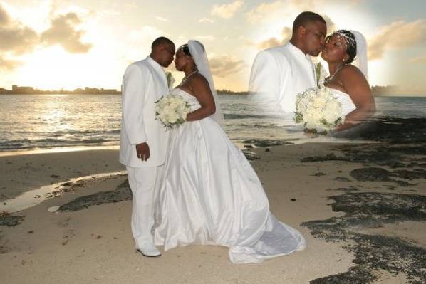 Detra and Whoo's wedding photos were taken on the beach in the Bahamas
