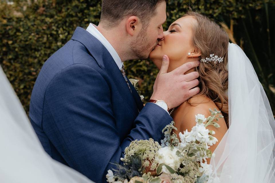 Veil Kiss