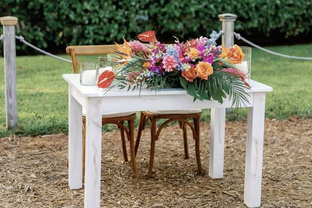 White Farm Sweetheart Table