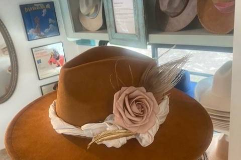 Lexi Camel Hat with mauve rose