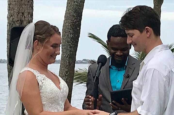 Relaxed outdoor wedding.