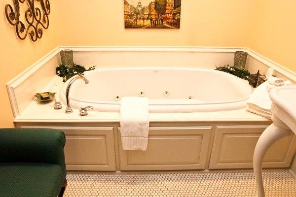 Jacuzzi-spa Bath, Master Suite