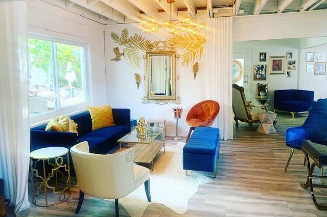 Cocktail Lounge