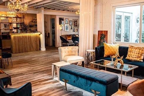 Cocktail Lounge